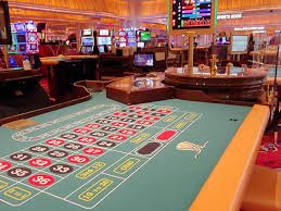 btv186 mobile app displaying Lightning Roulette bet interface with chip denomination options